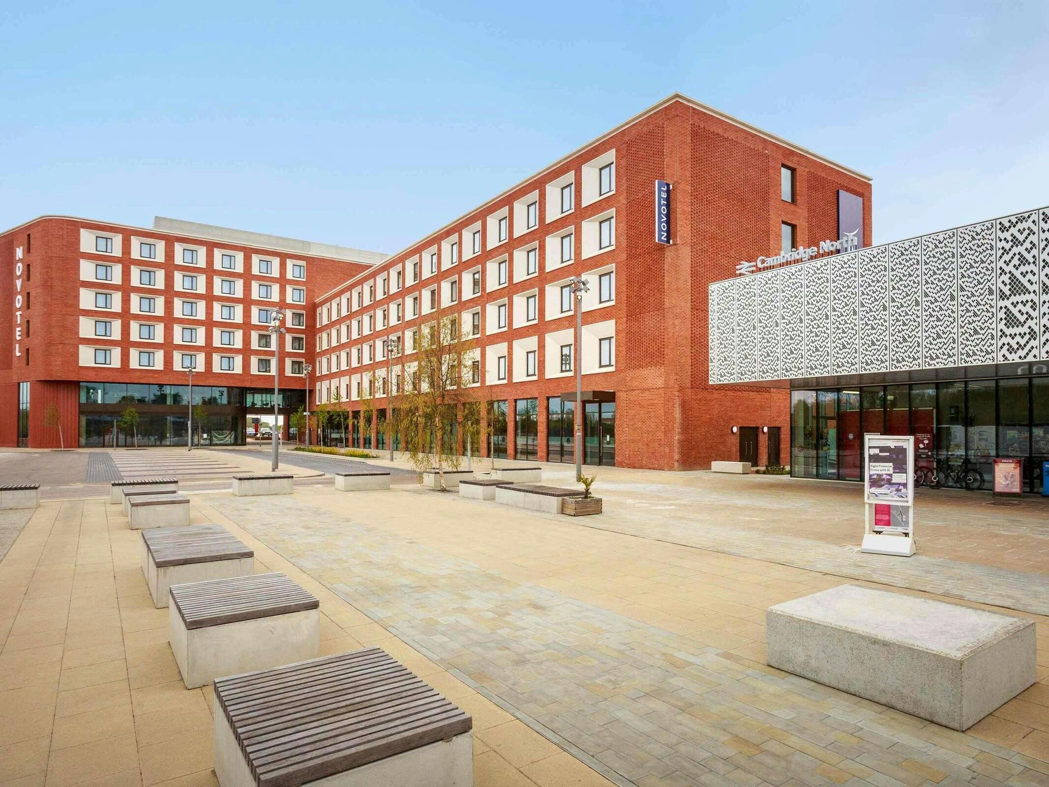 Hotel Novotel Cambridge North photo 1