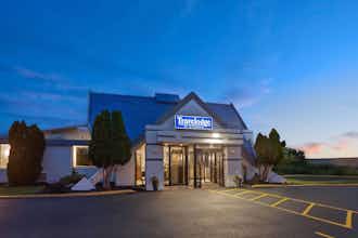 Hotel Travelodge Milwaukee photo 2