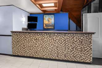 Hotel Travelodge Milwaukee photo 3