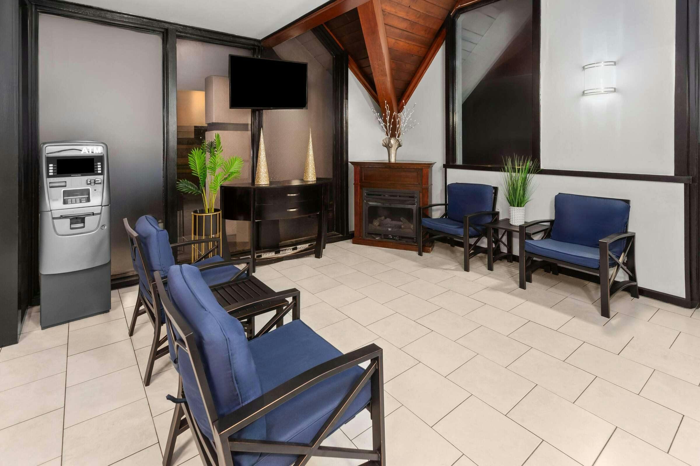 Hotel Travelodge Milwaukee photo 4
