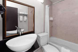 Hotel Travelodge Milwaukee photo 5