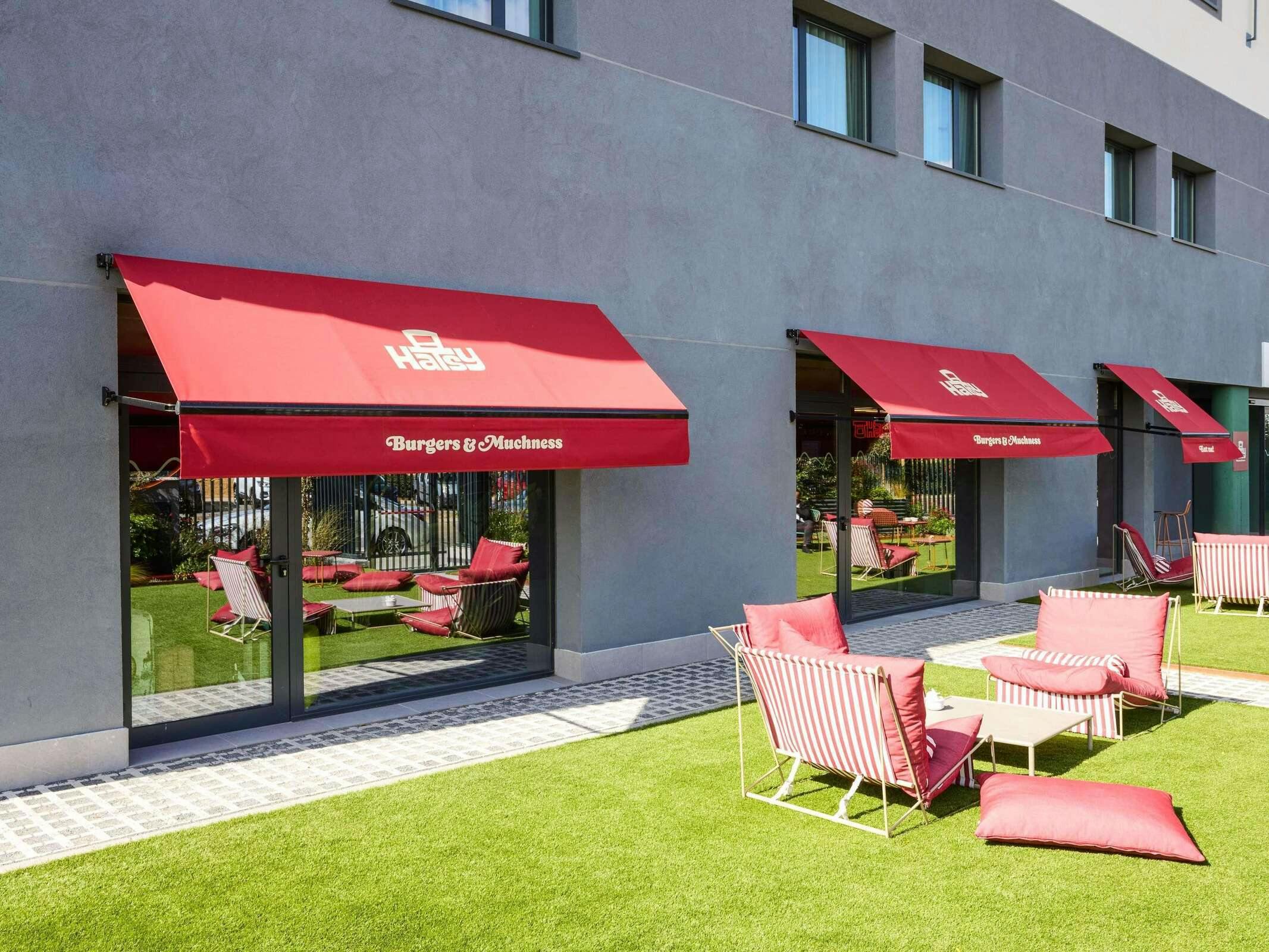 Hotel Ibis Styles Madrid Airport Valdebebas photo 4