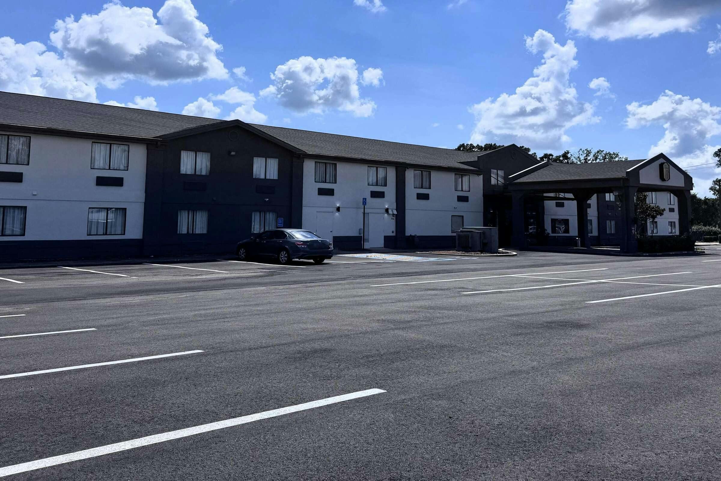Hotel Super 8 Clinton/Jackson West photo 3