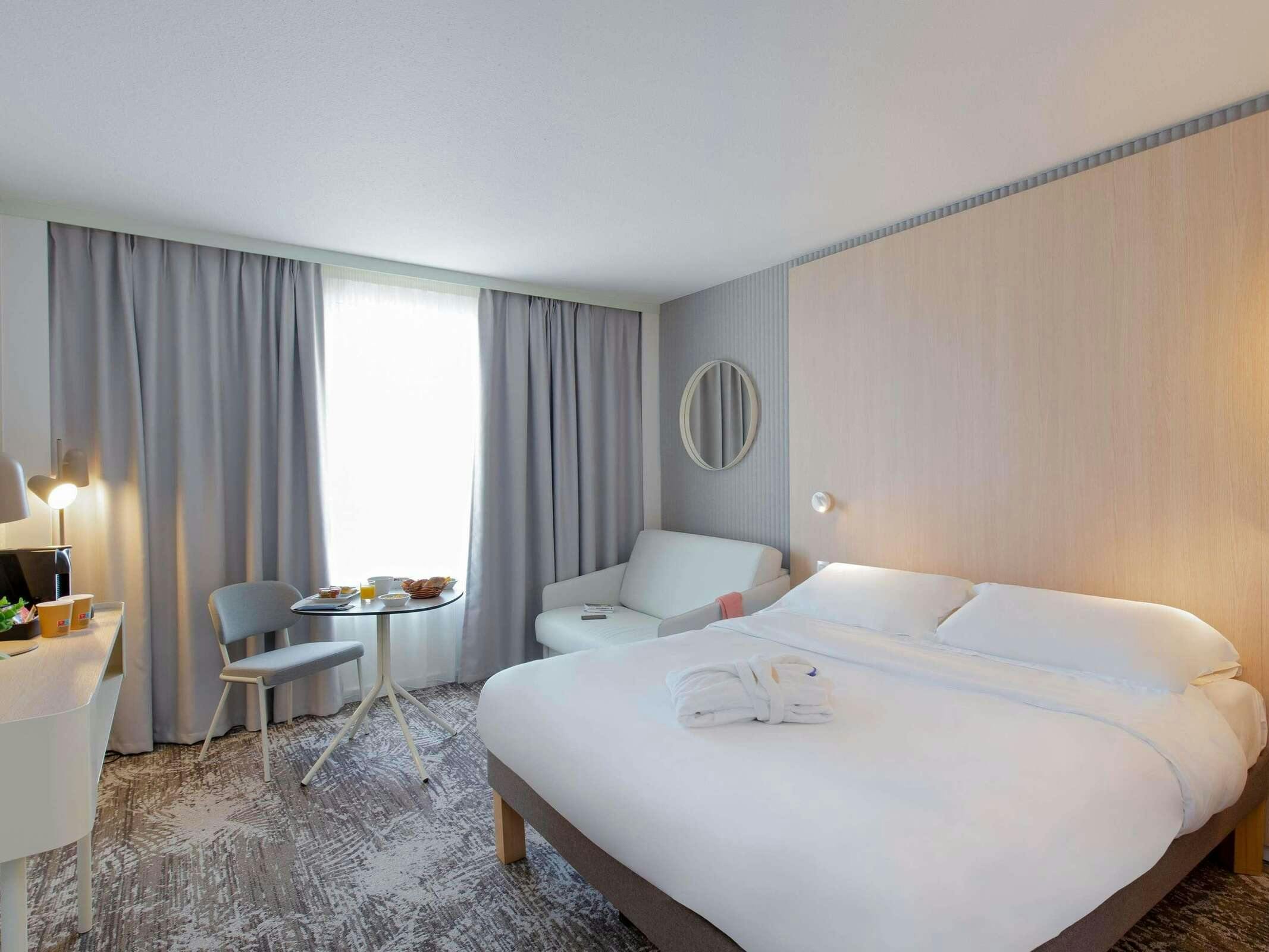Hotel Novotel Pont de L'Arc Fenouillères photo 5