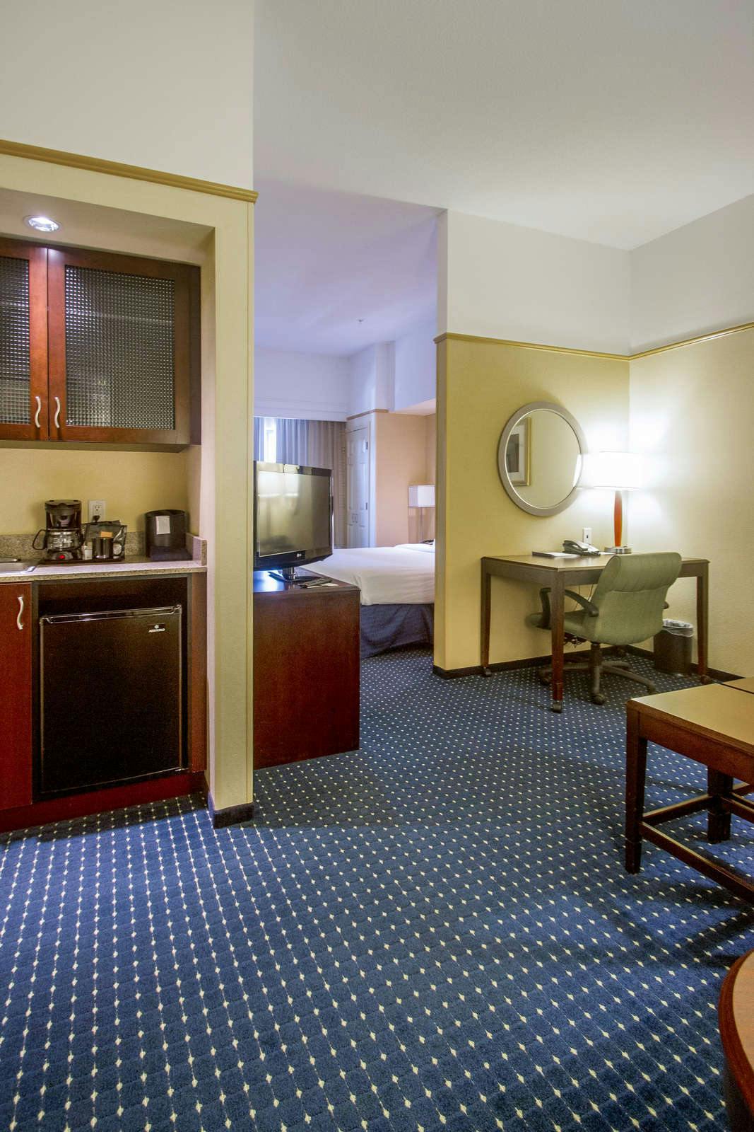 Hotel SpringHill Suites St. Petersburg Clearwater photo 4