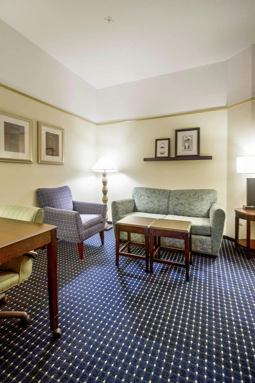 Hotel SpringHill Suites St. Petersburg Clearwater photo 5