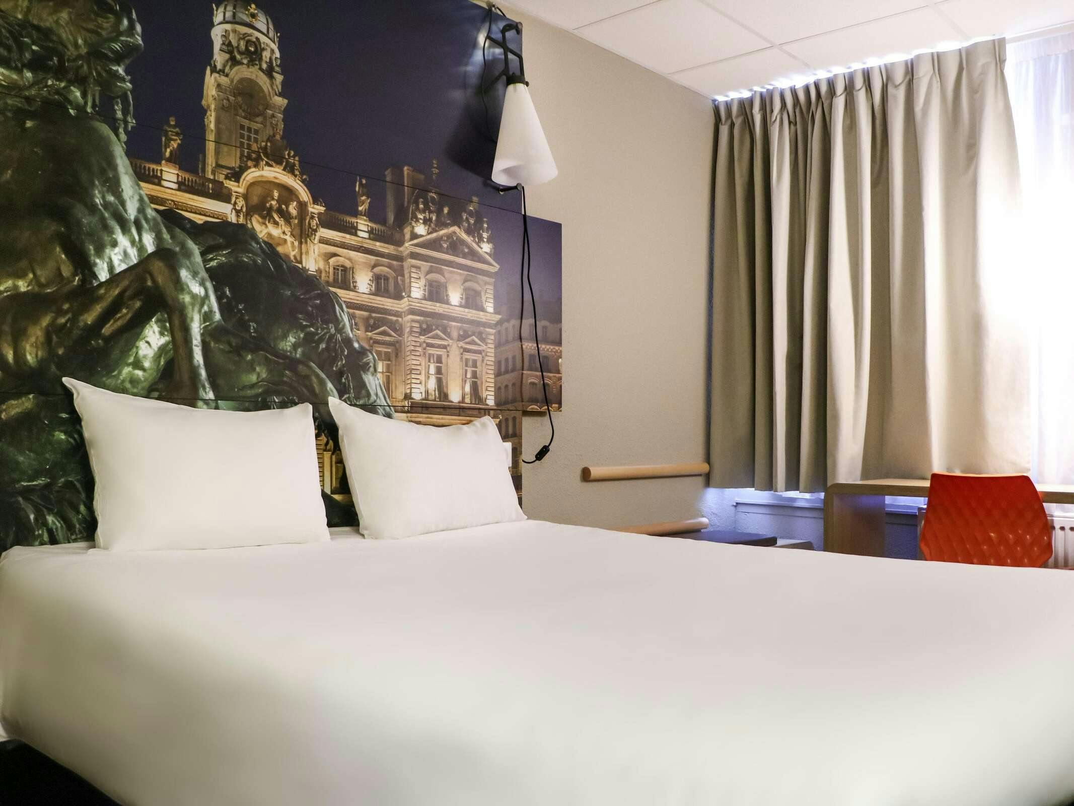 Hotel Ibis Lyon Gerland Rue Mérieux photo 3