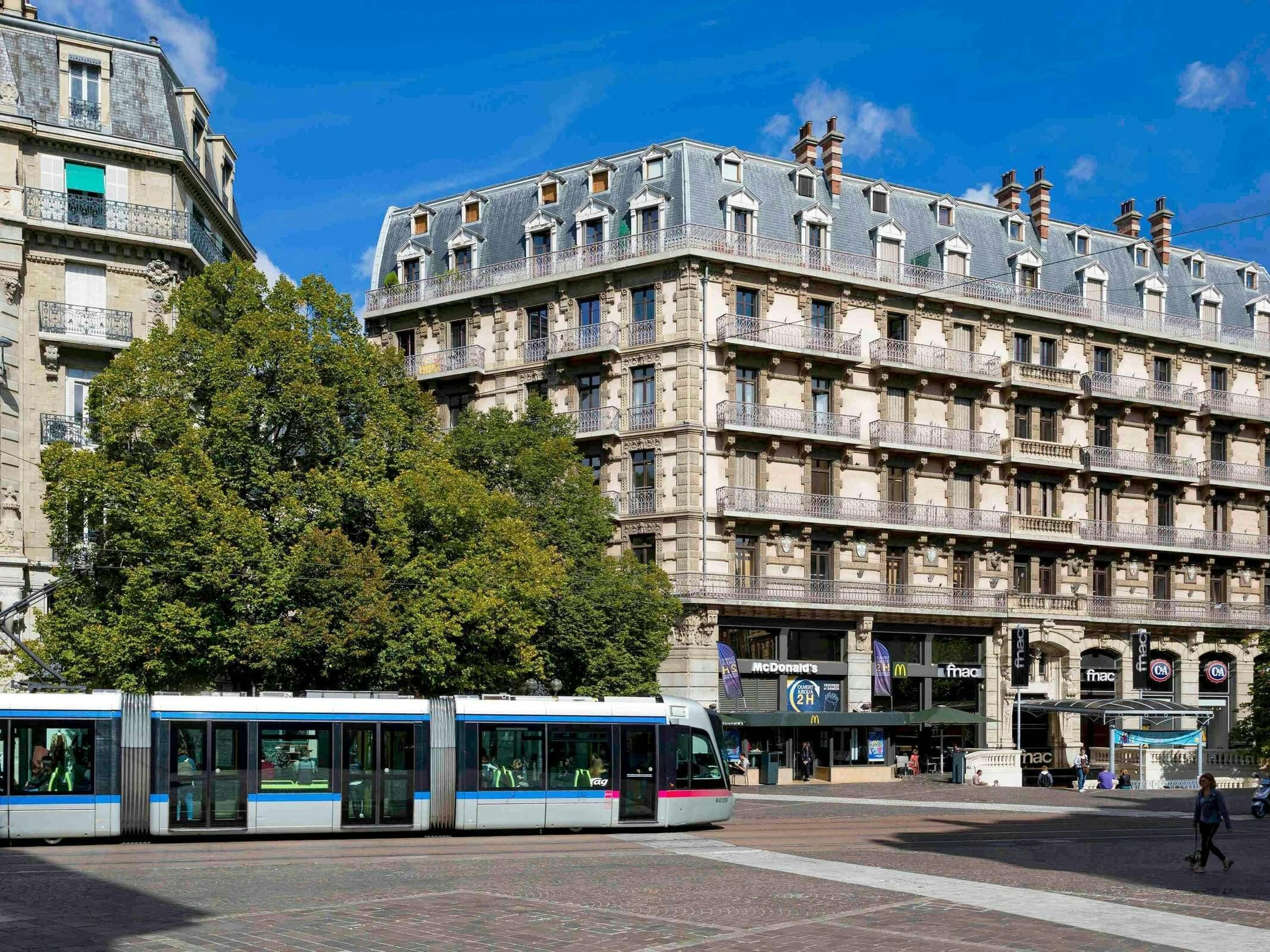 Hotel Ibis Grenoble Centre Bastille photo 3