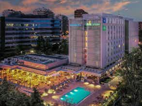 Hotel Novotel Madrid Puente De La Paz photo 4