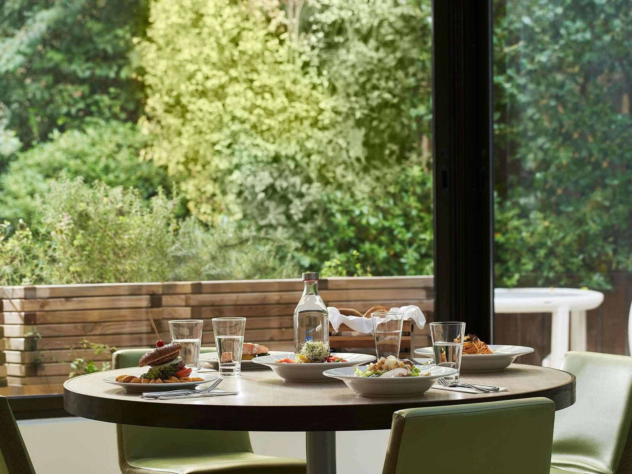 Hotel Novotel Athenes photo 2