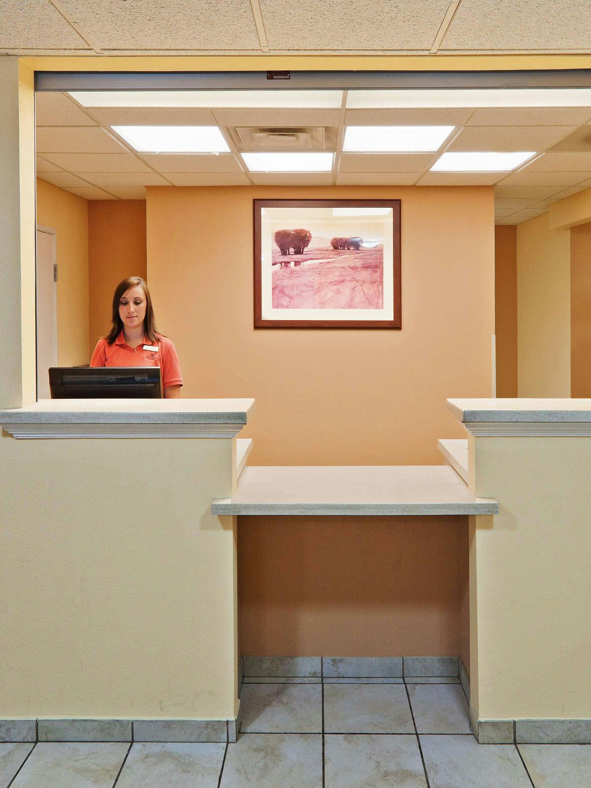 Hotel Candlewood Suites Oklahoma City Moore photo 3