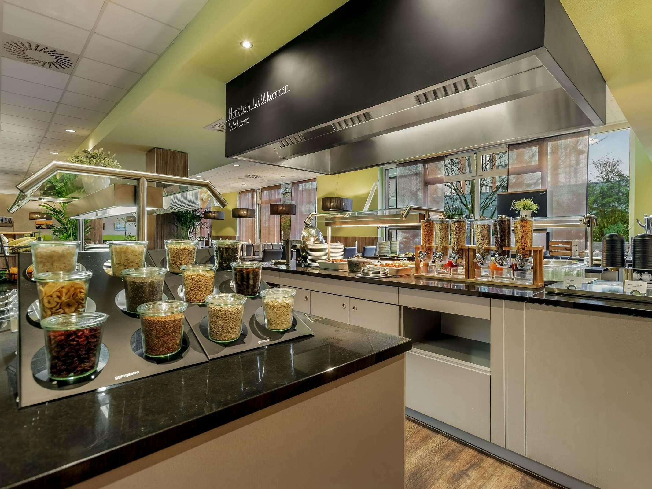 Hotel Mercure Hotel Hamburg Am Volkspark photo 2