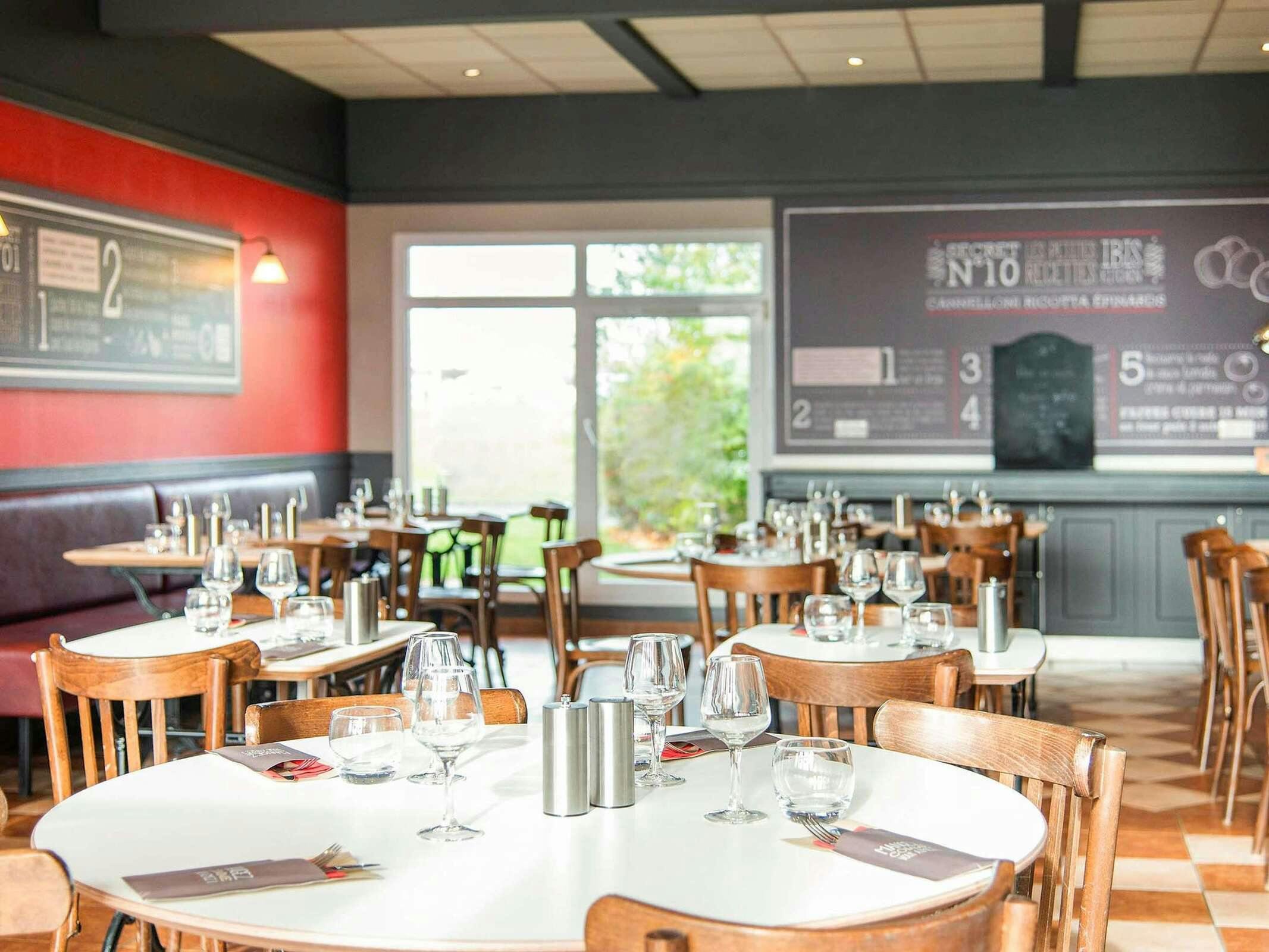 Hotel Ibis Falaise Coeur De Normandie photo 2