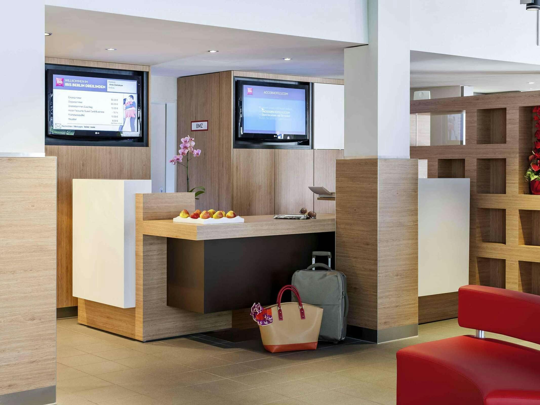 Hotel ibis Berlin Dreilinden photo 1