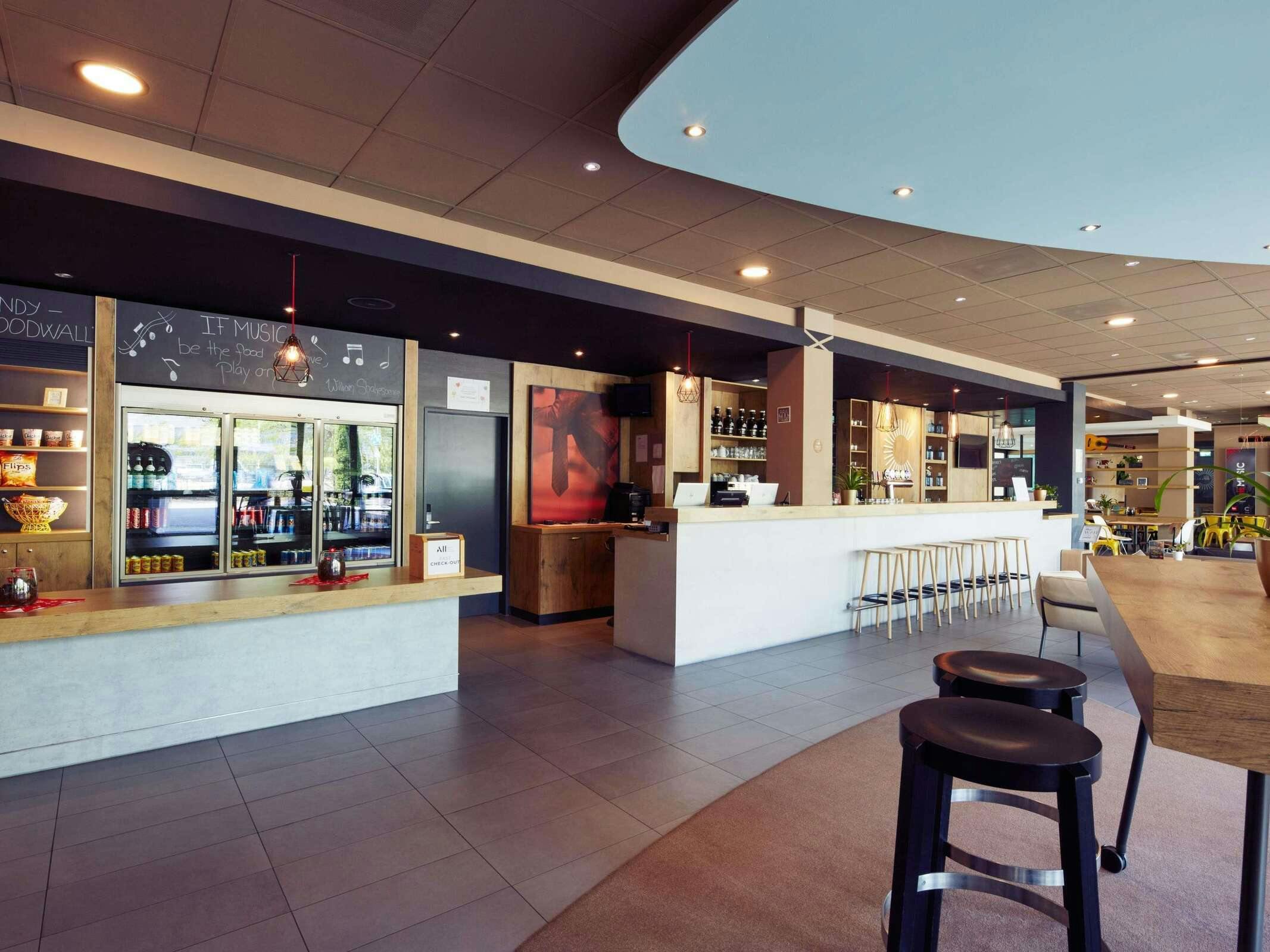 Hotel Ibis Zurich Messe Airport photo 3