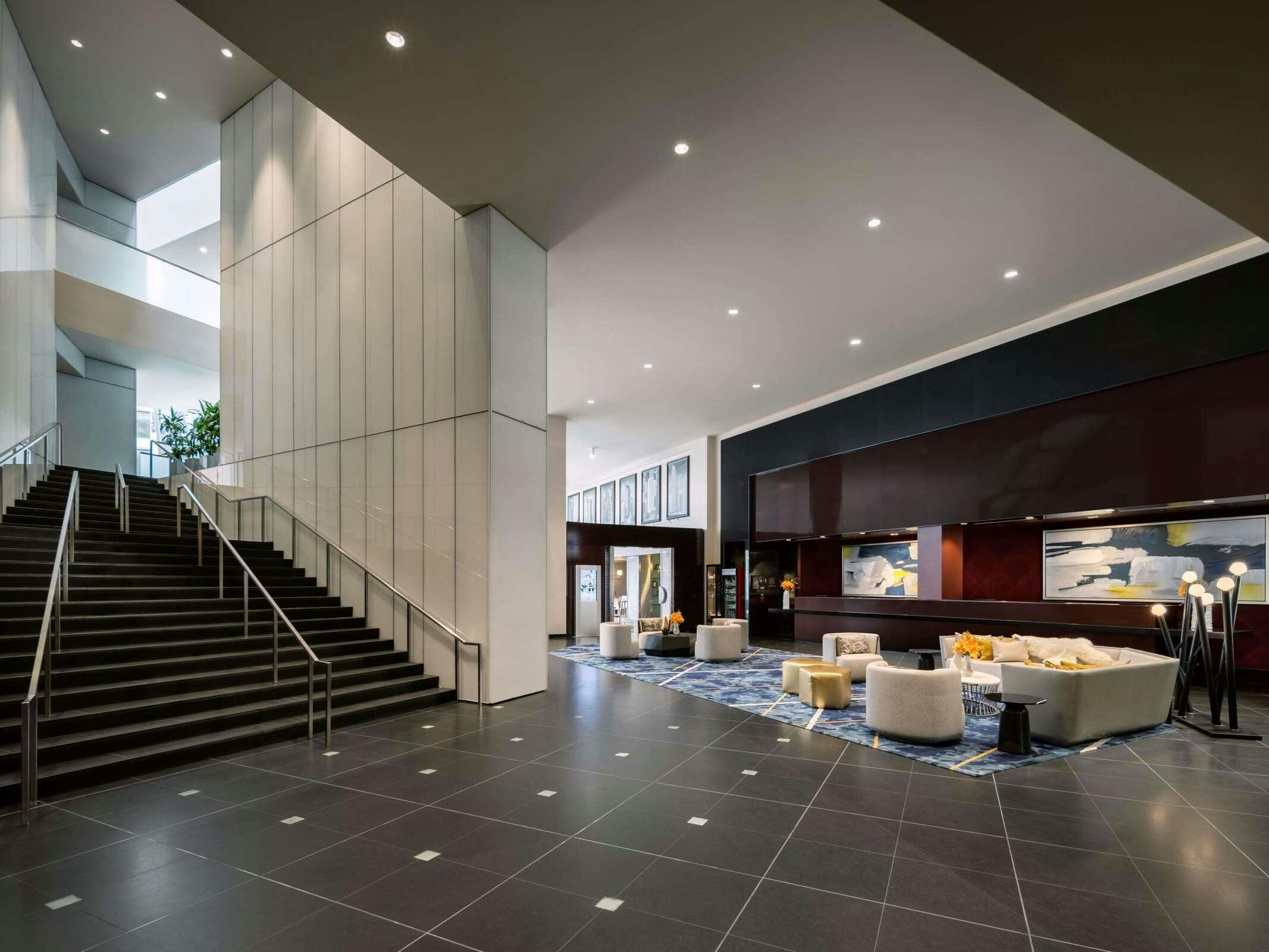 Hotel Sofitel Chicago Magnificent Mile photo 3