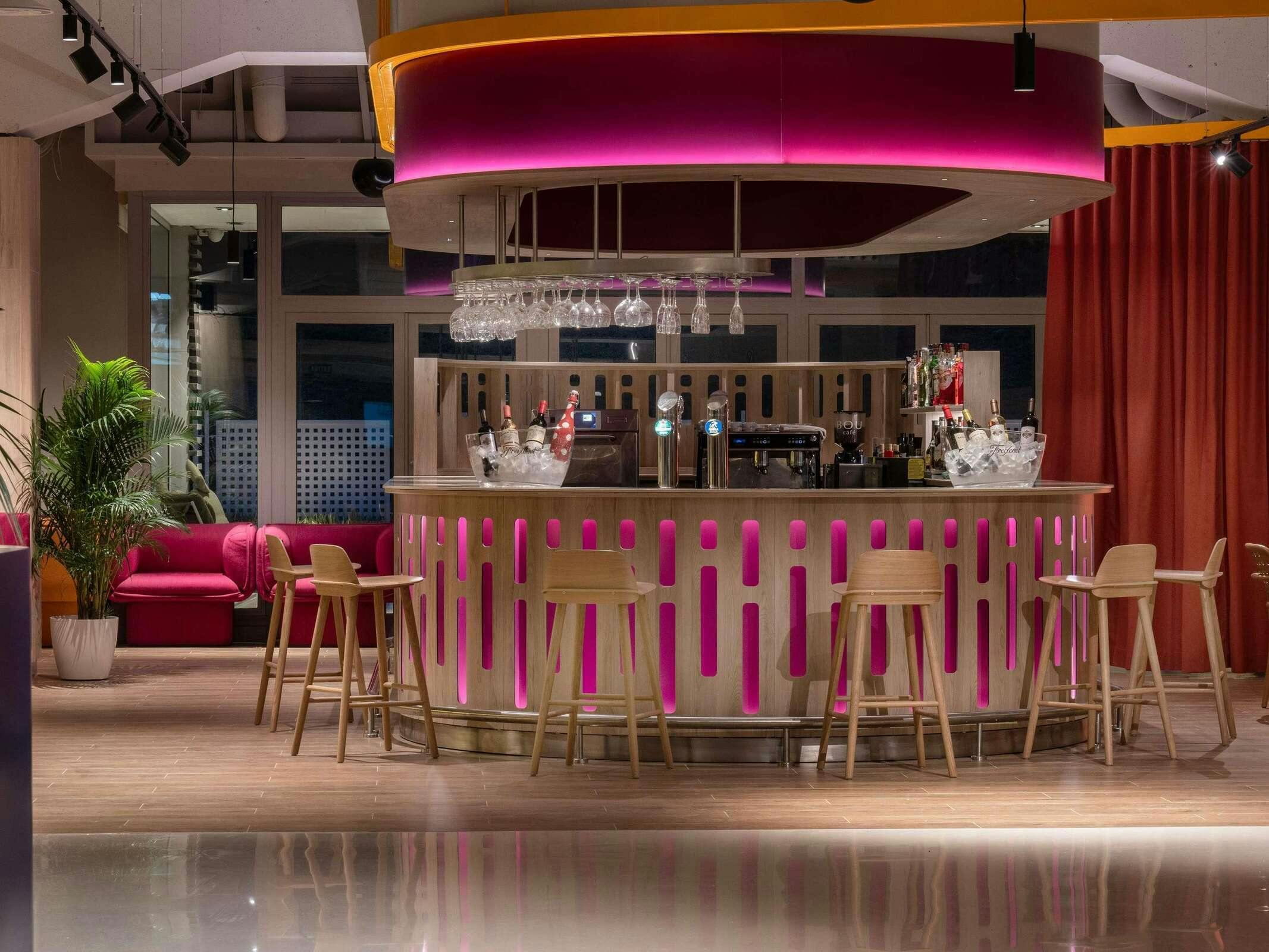 Hotel ibis Styles Barcelona SJ Despi photo 4