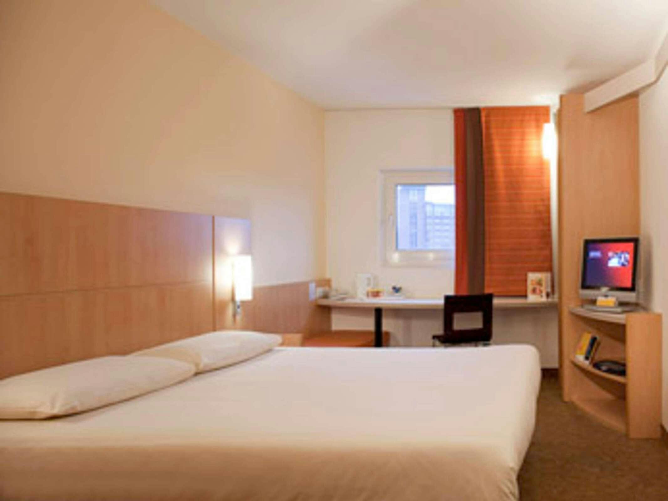 Hotel Ibis Leeds Centre Marlborough Street photo 3