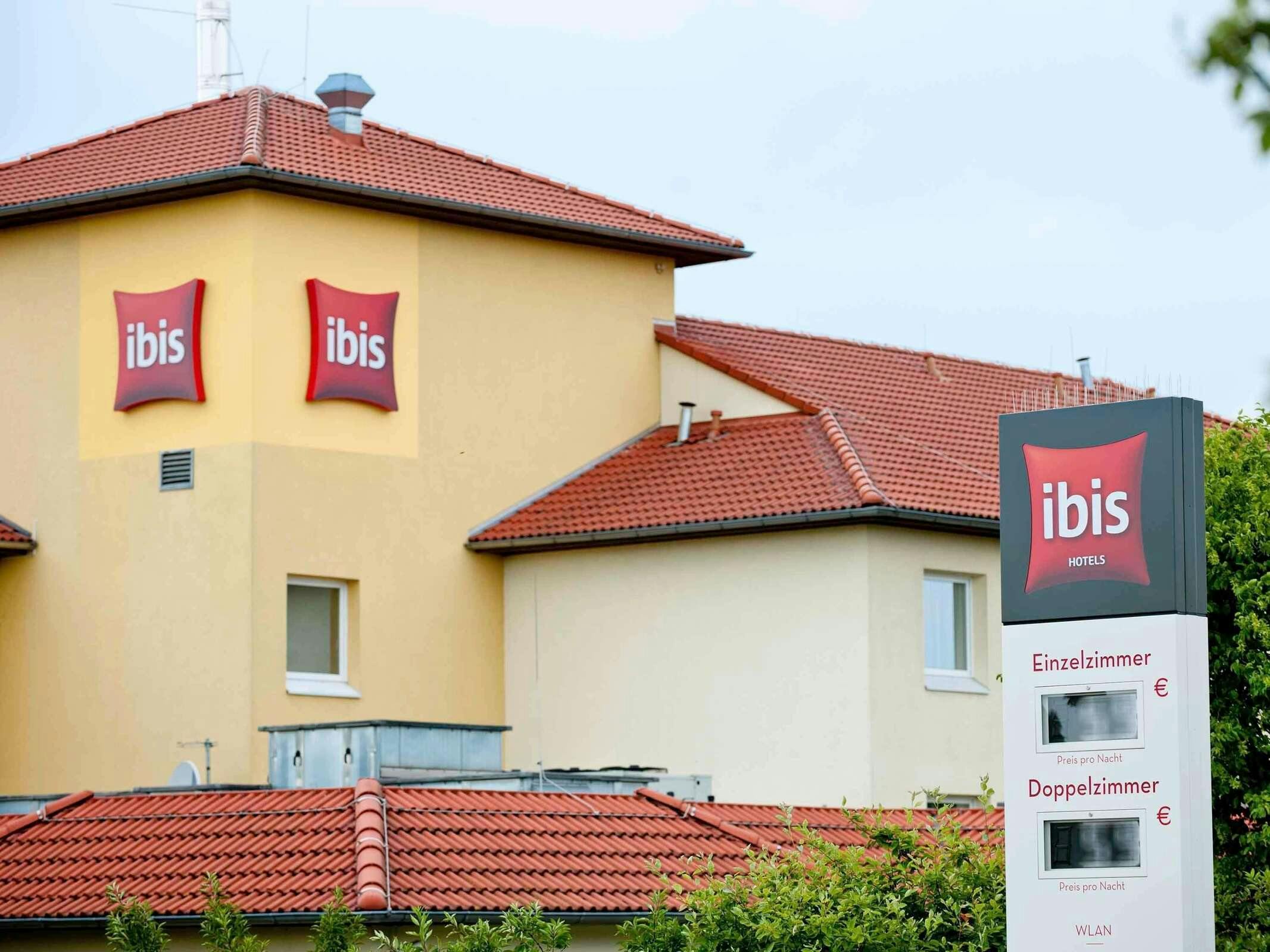 Hotel Ibis Koeln Airport photo 2