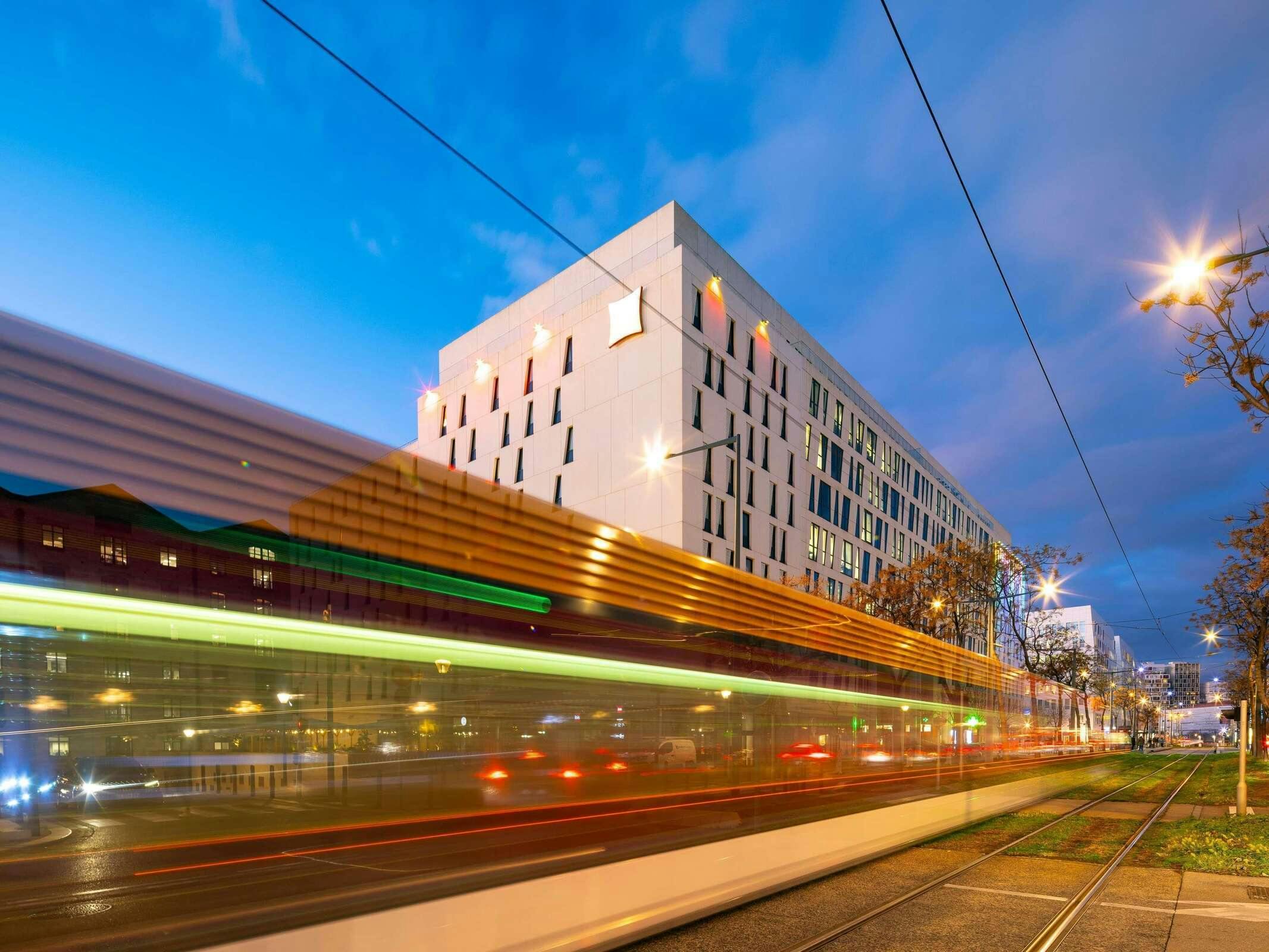 Hotel Ibis Marseille Centre Euroméd photo 2