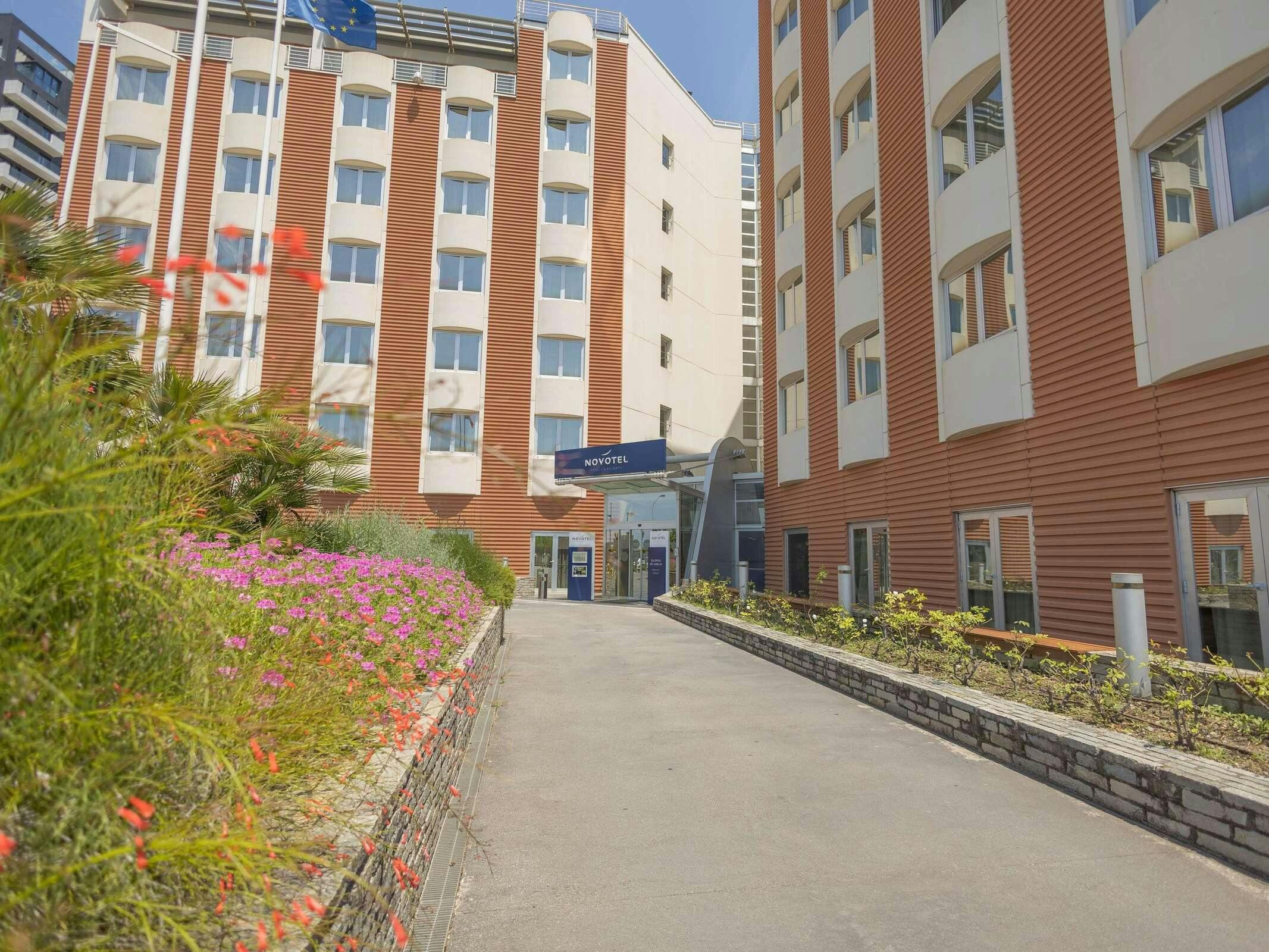 Hotel Novotel Salerno Est Arechi photo 1
