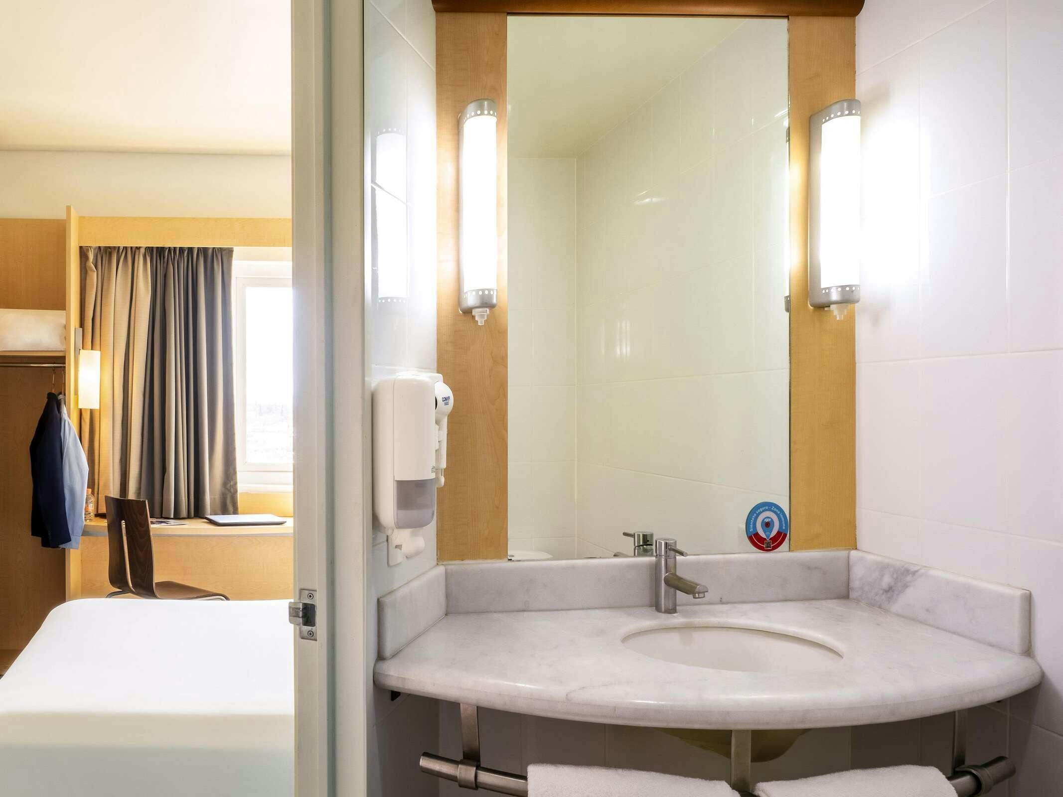 Hotel IBIS CHIHUAHUA photo 4