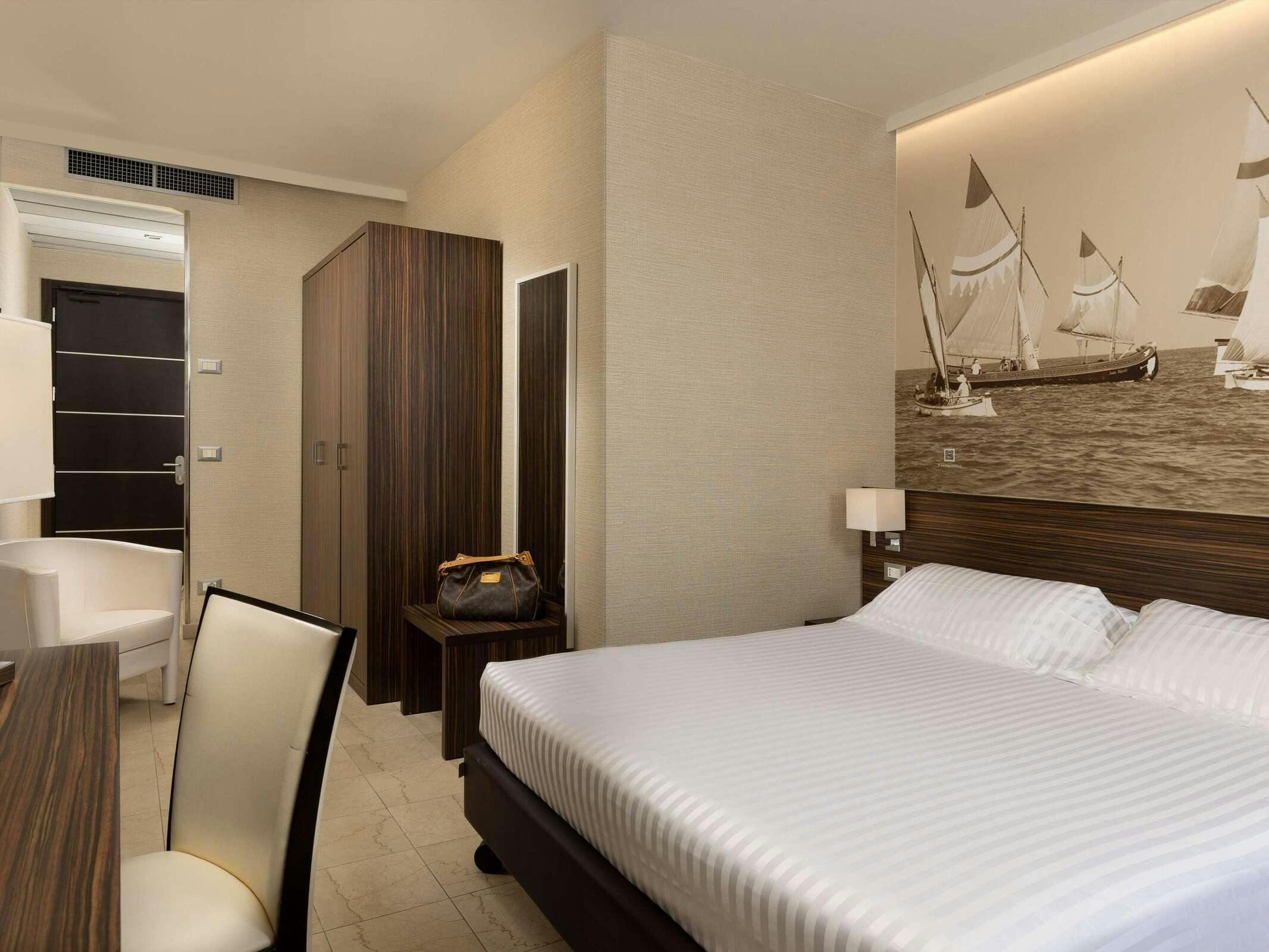 Hotel Mercure Rimini Lungomare photo 4
