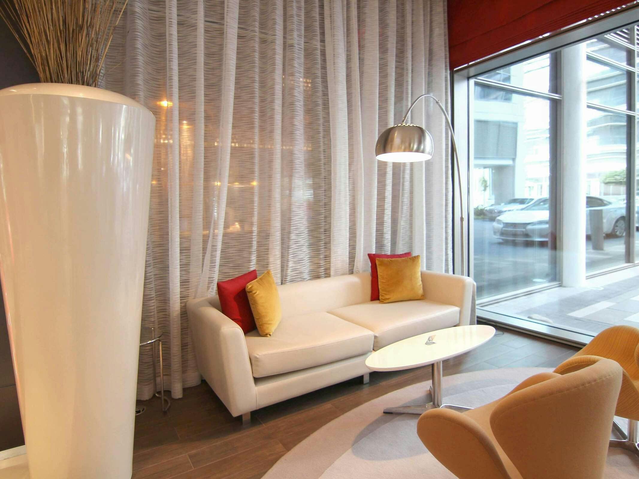 Hotel IBIS ONE CENTRAL photo 3