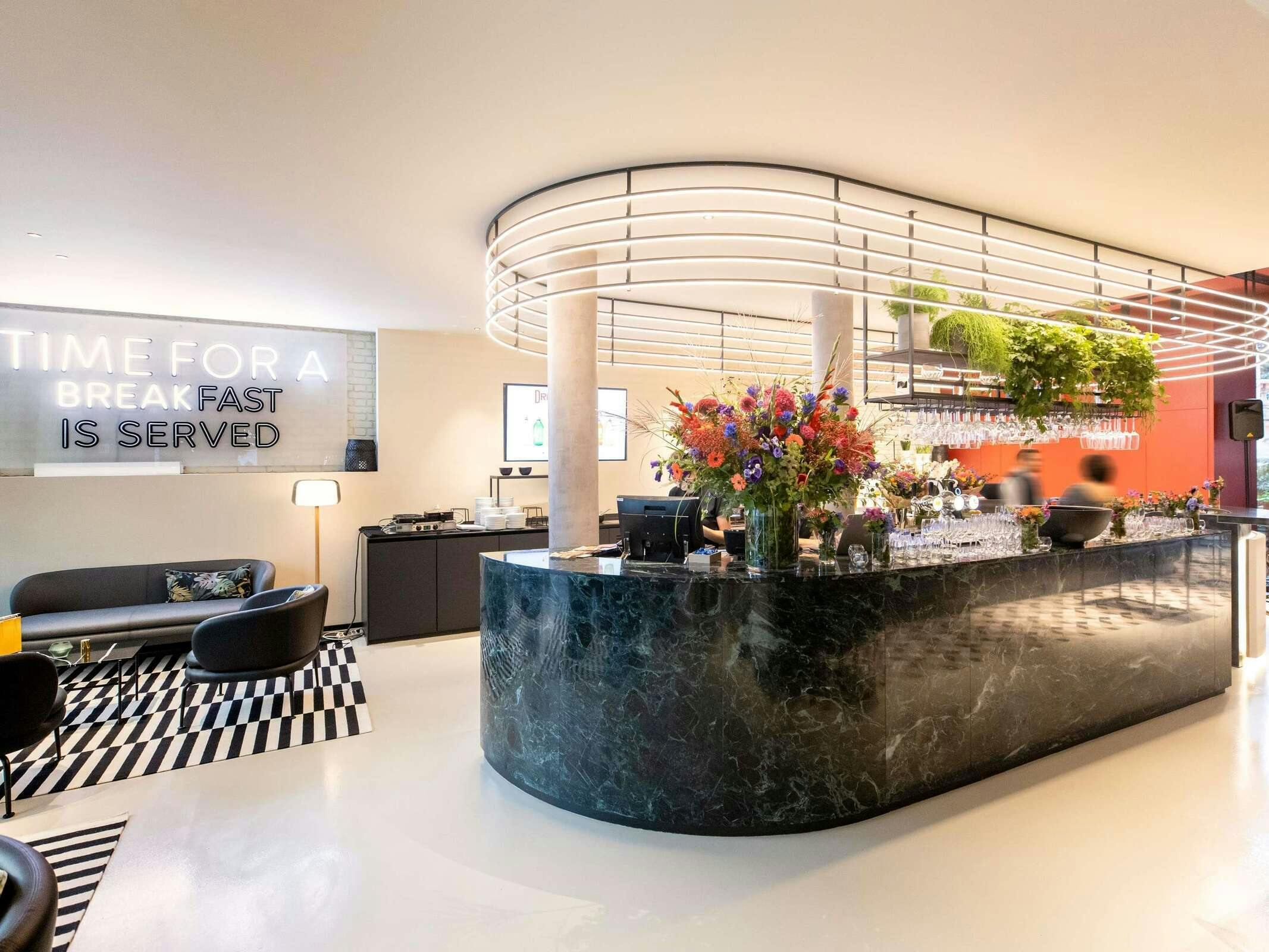 Hotel Ibis Brussels Centre Chatelain photo 2