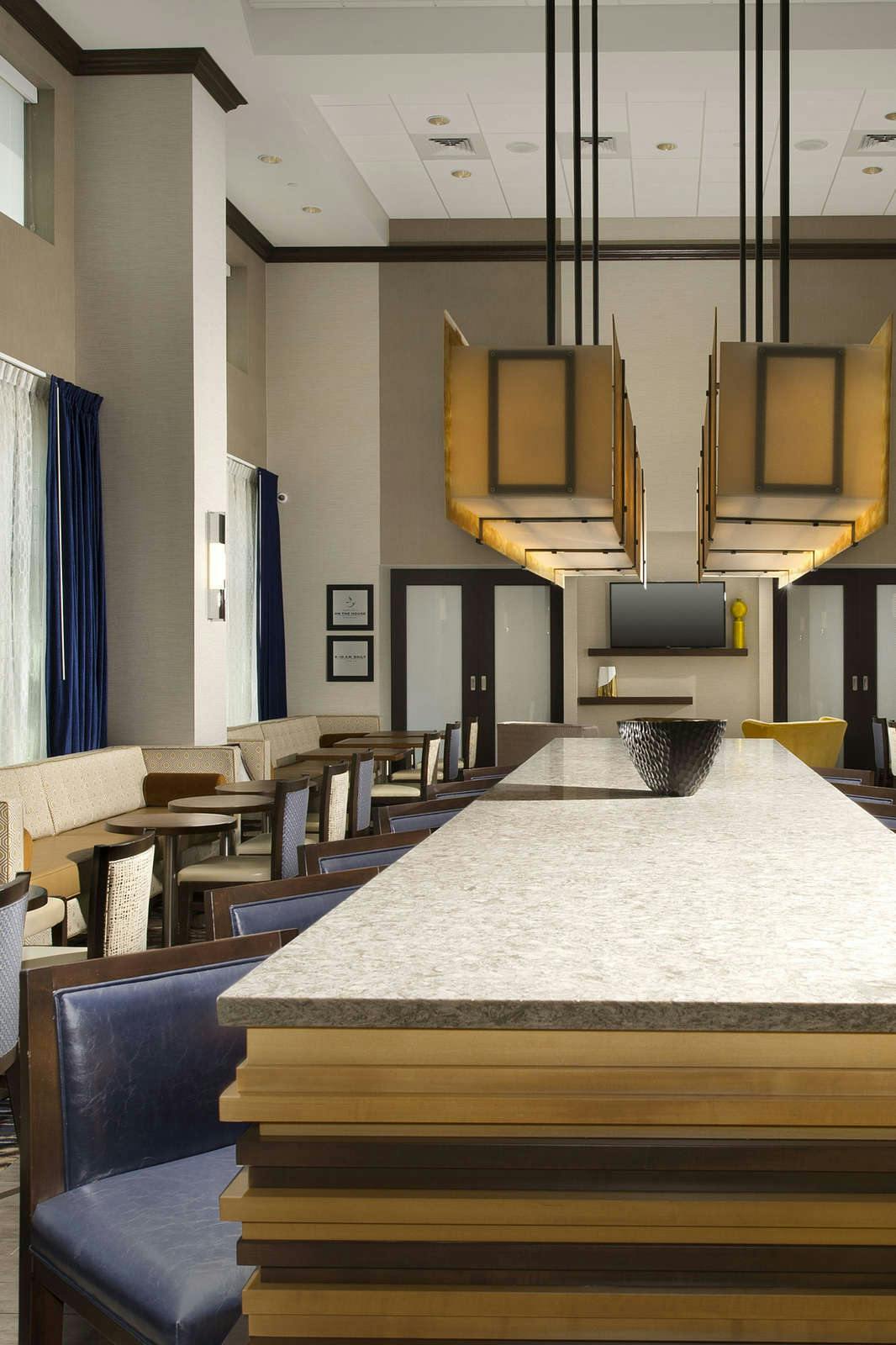 Hotel Hampton Inn & Suites Falls Church photo 4