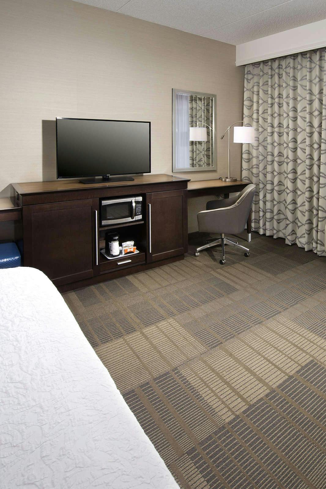 Hotel Hampton Inn & Suites Falls Church photo 2