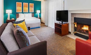Clementine Hotel & Suites