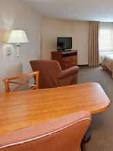Hotel Candlewood Suites Louisville North photo 2