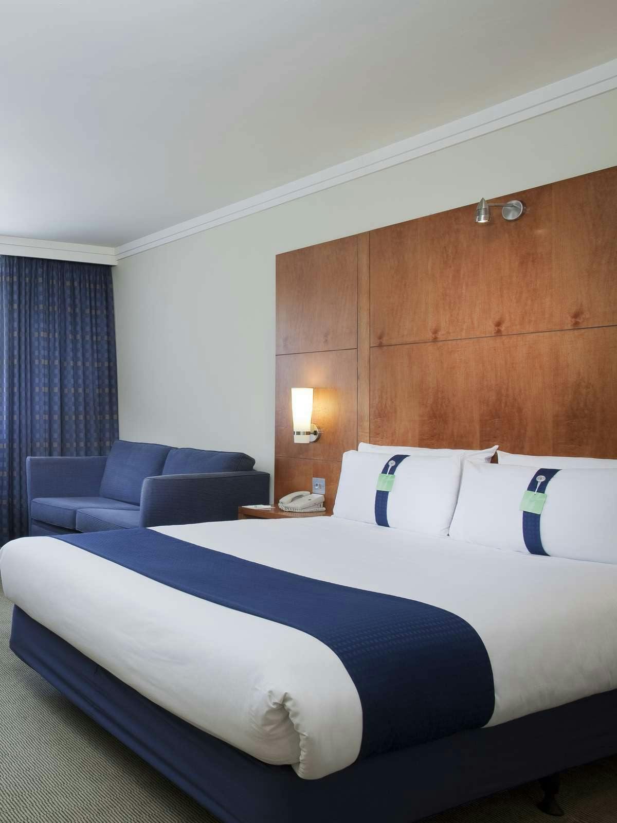 Hotel Holiday Inn Aylesbury photo 1