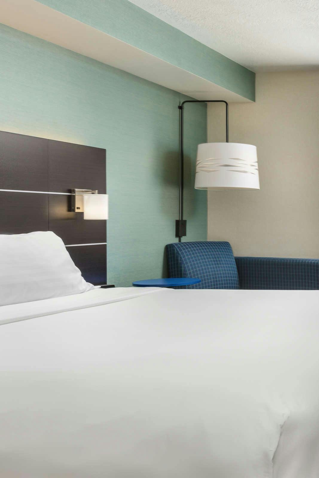 Hotel Holiday Inn Express Hotel & Suites Eugene photo 2