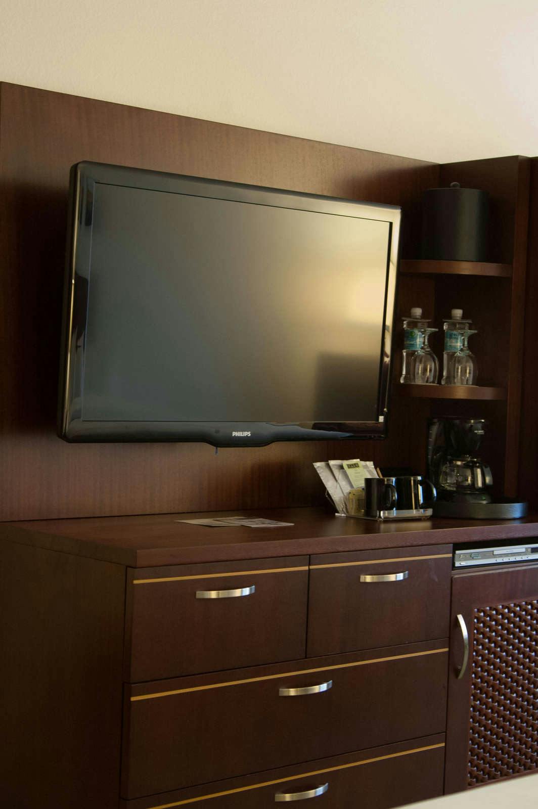 Hotel DoubleTree by Hilton Hotel Campbell - Pruneyard Plaza photo 3