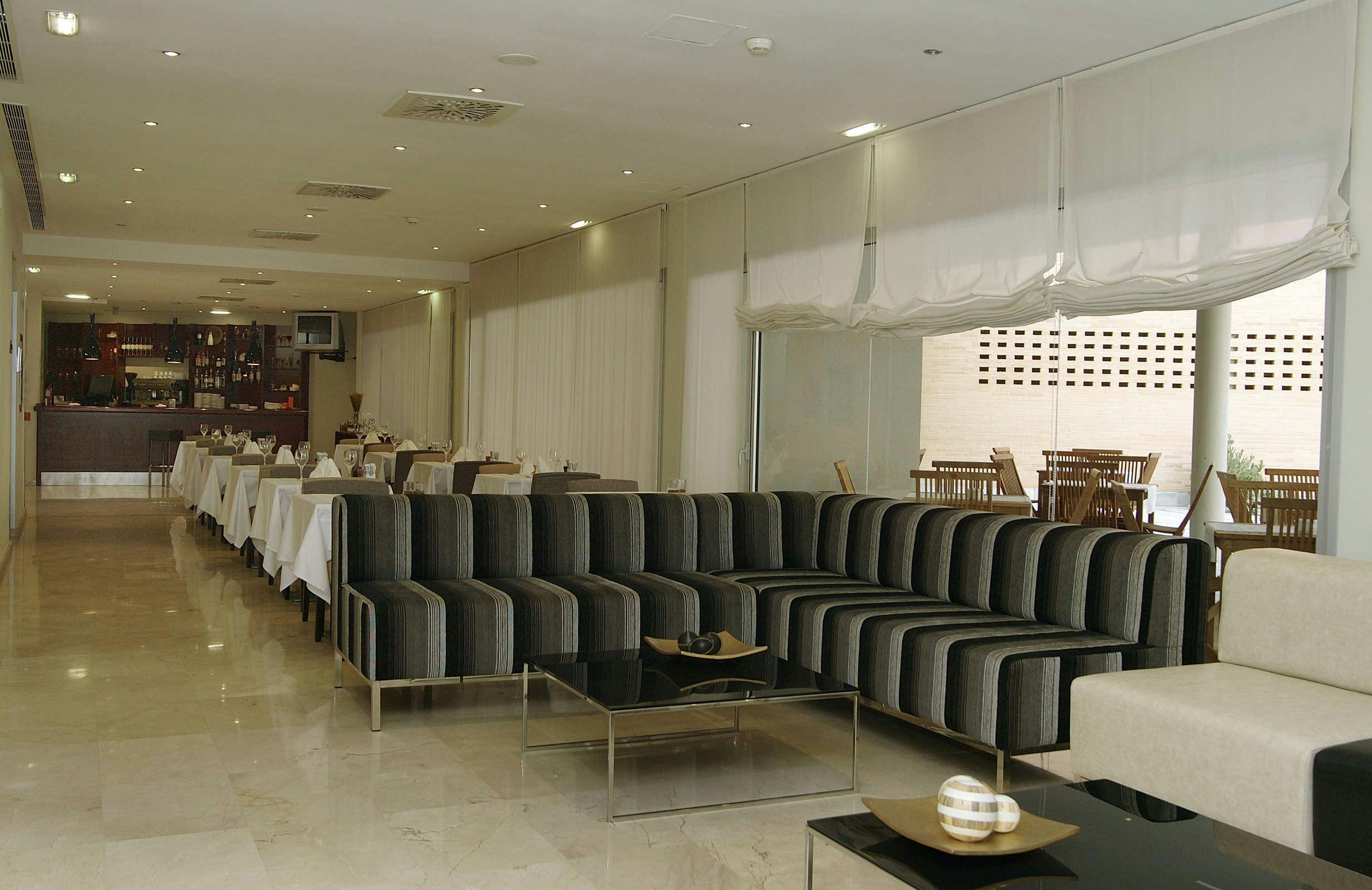 Hotel Exe Plaza Delicias photo 3