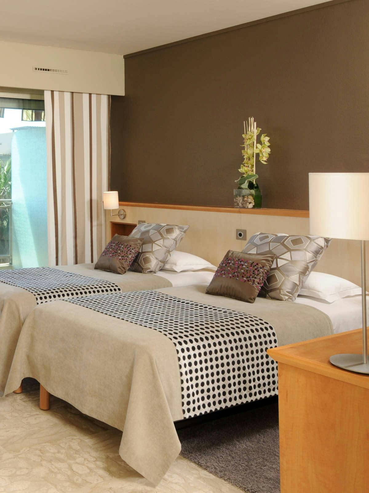 Hotel The Originals Boutique,Hotel Les Strelitzias, Antibes Ouest photo 1