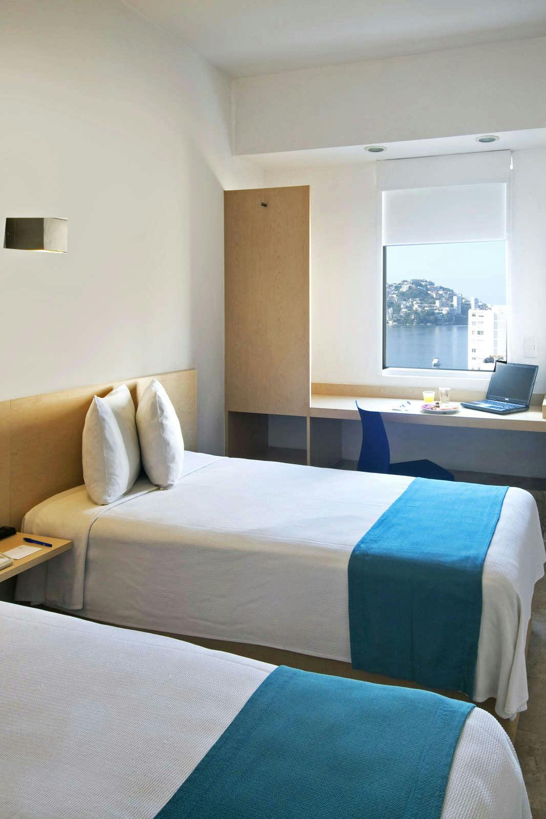 Hotel One Acapulco Costera photo 4