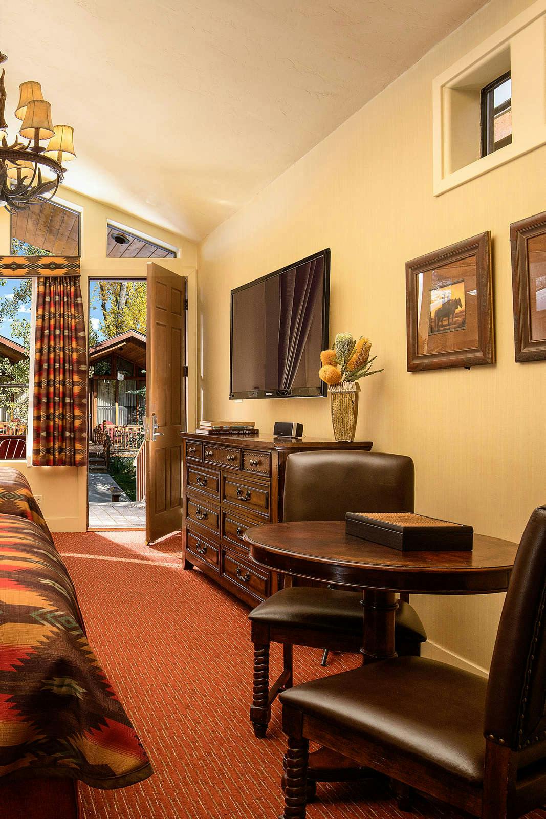 Hotel Rustic Inn Creekside Resort & Spa photo 3