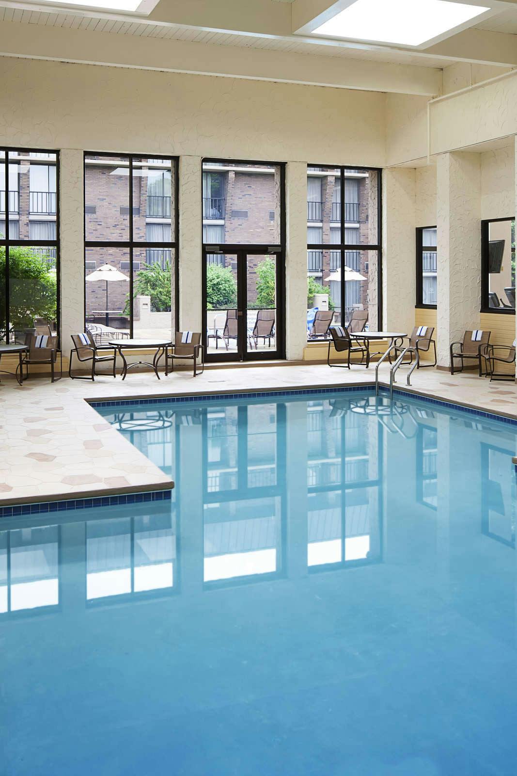 Sheraton Milwaukee Brookfield Hotel