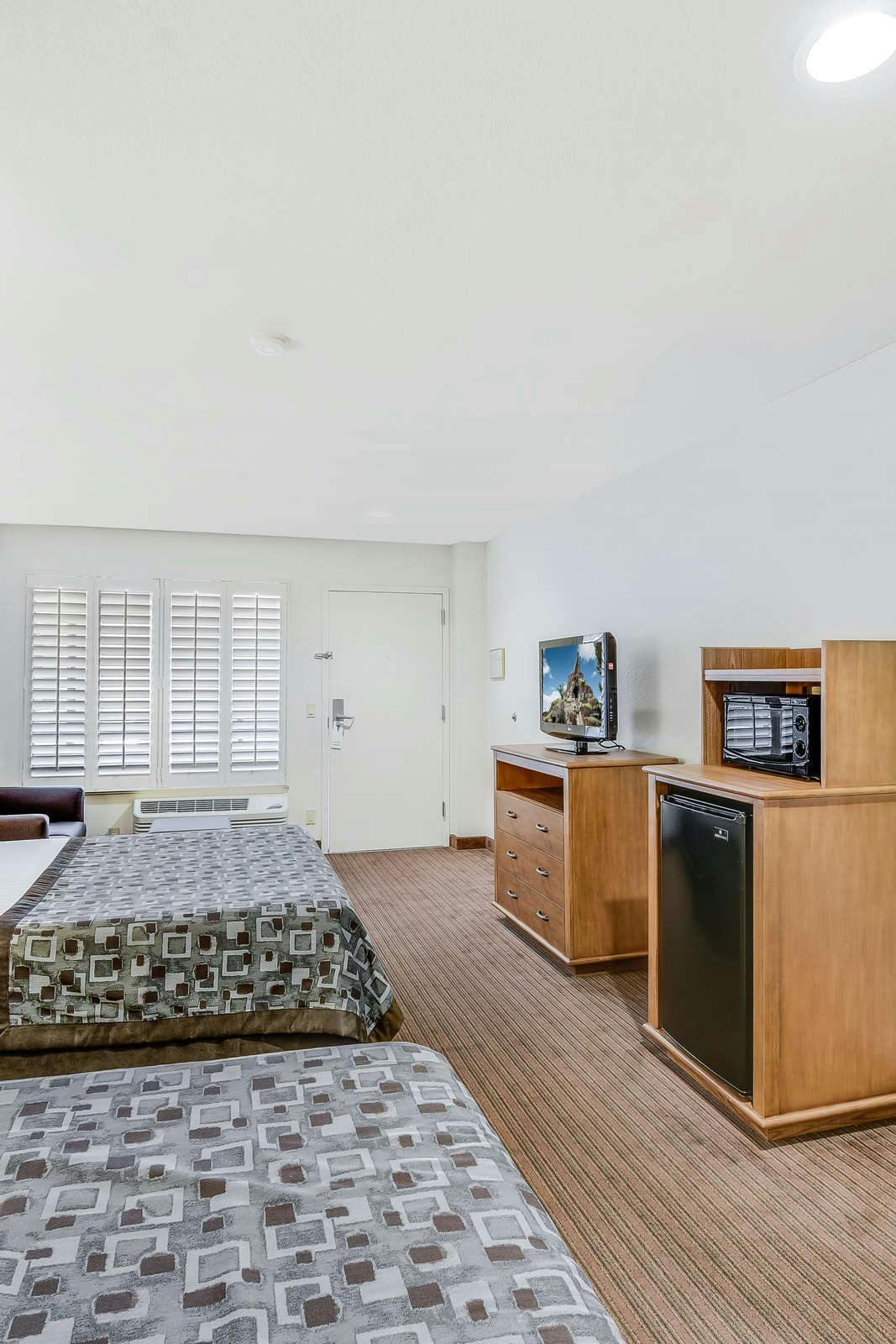 Hotel Anaheim Desert Inn & Suites photo 5