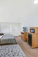 Hotel Anaheim Desert Inn & Suites photo 5