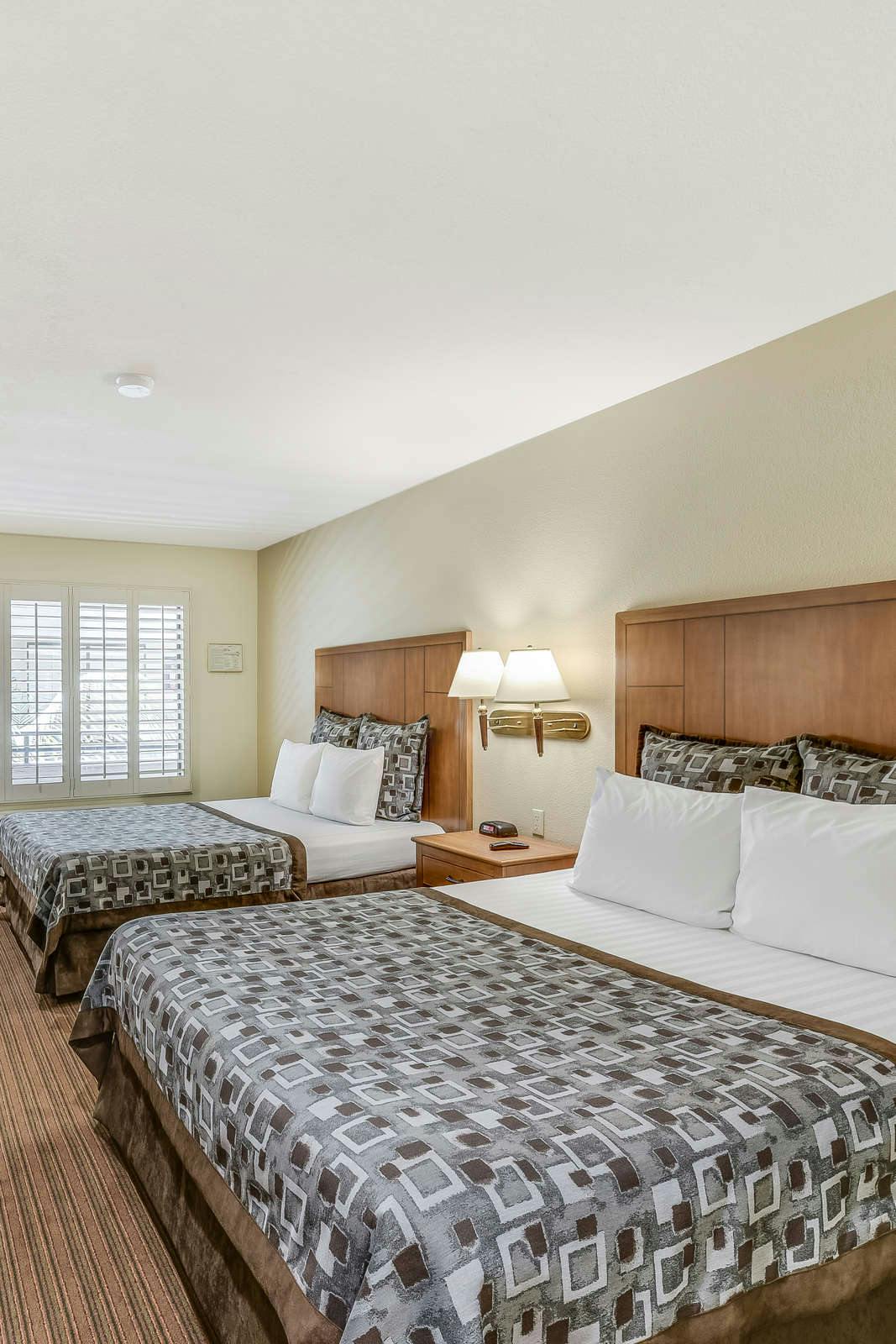 Hotel Anaheim Desert Inn & Suites photo 3