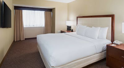 DoubleTree Suites by Hilton Cincinnati - Blue Ash