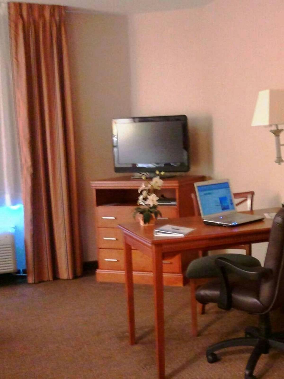 Hotel Candlewood Suites Greenville NC photo 2