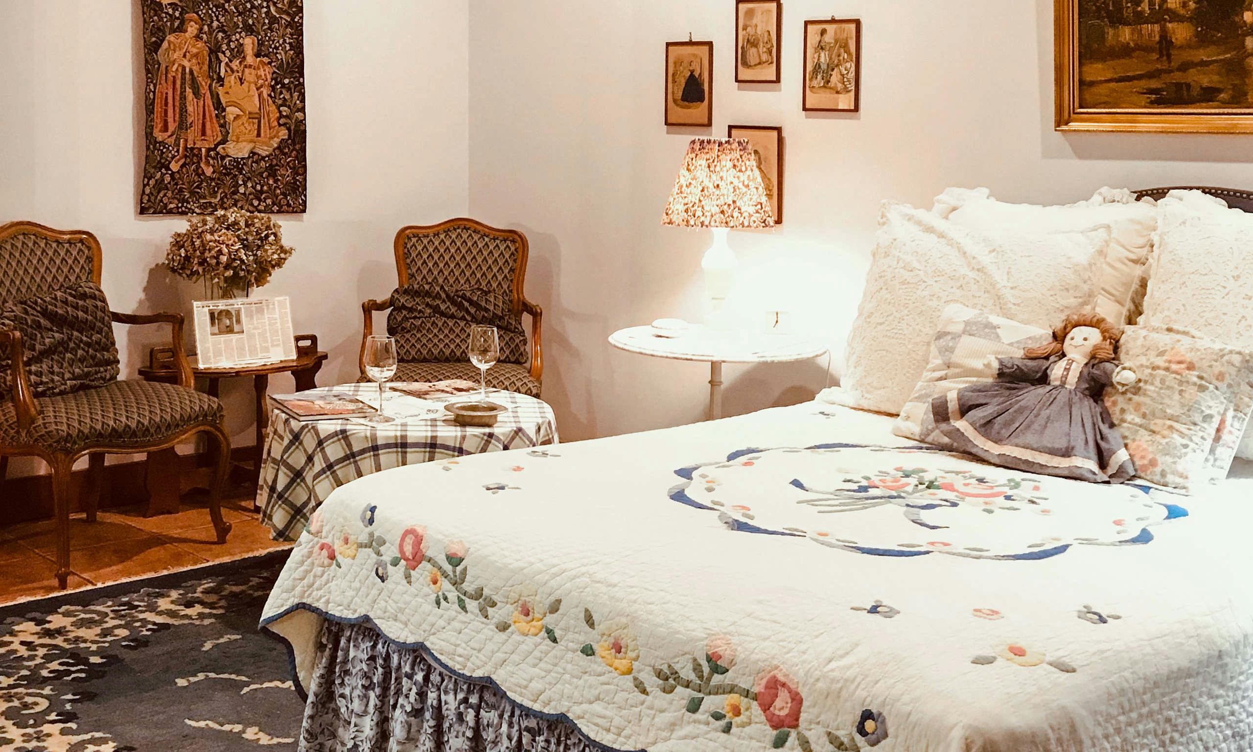 Auberge de Seattle, French Country Inn