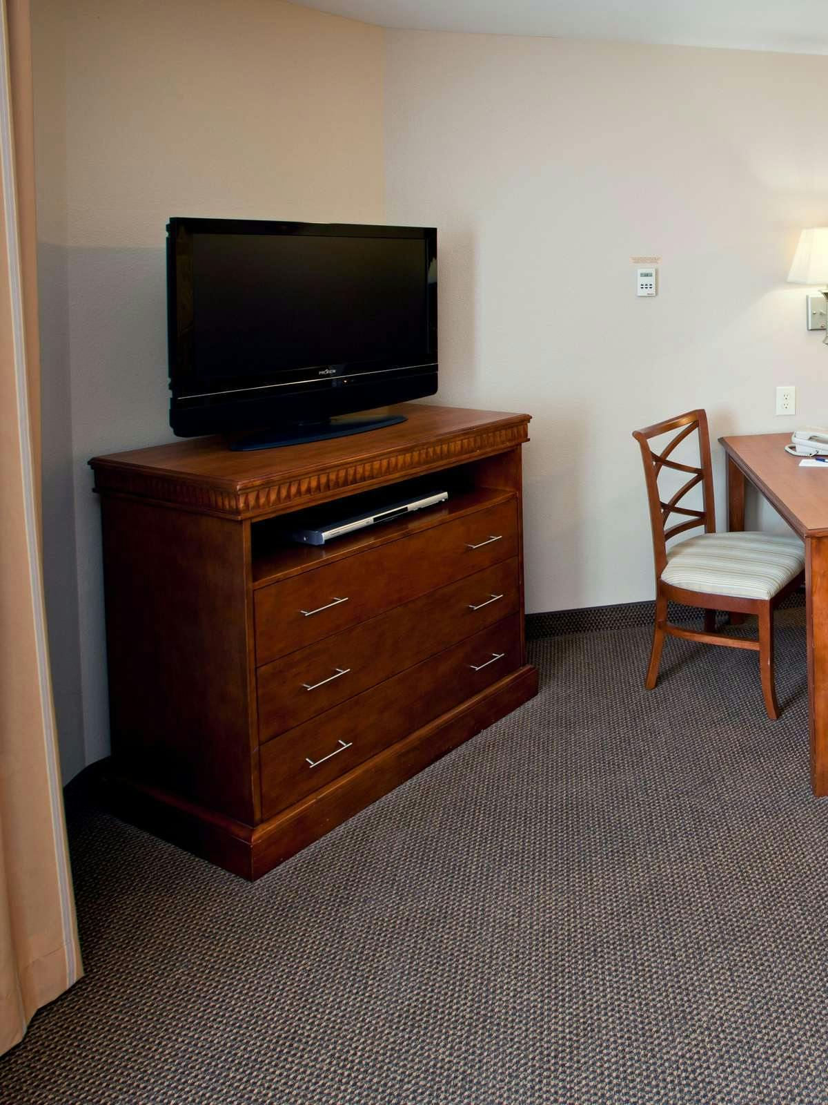 Hotel Candlewood Suites Indianapolis Airport photo 2