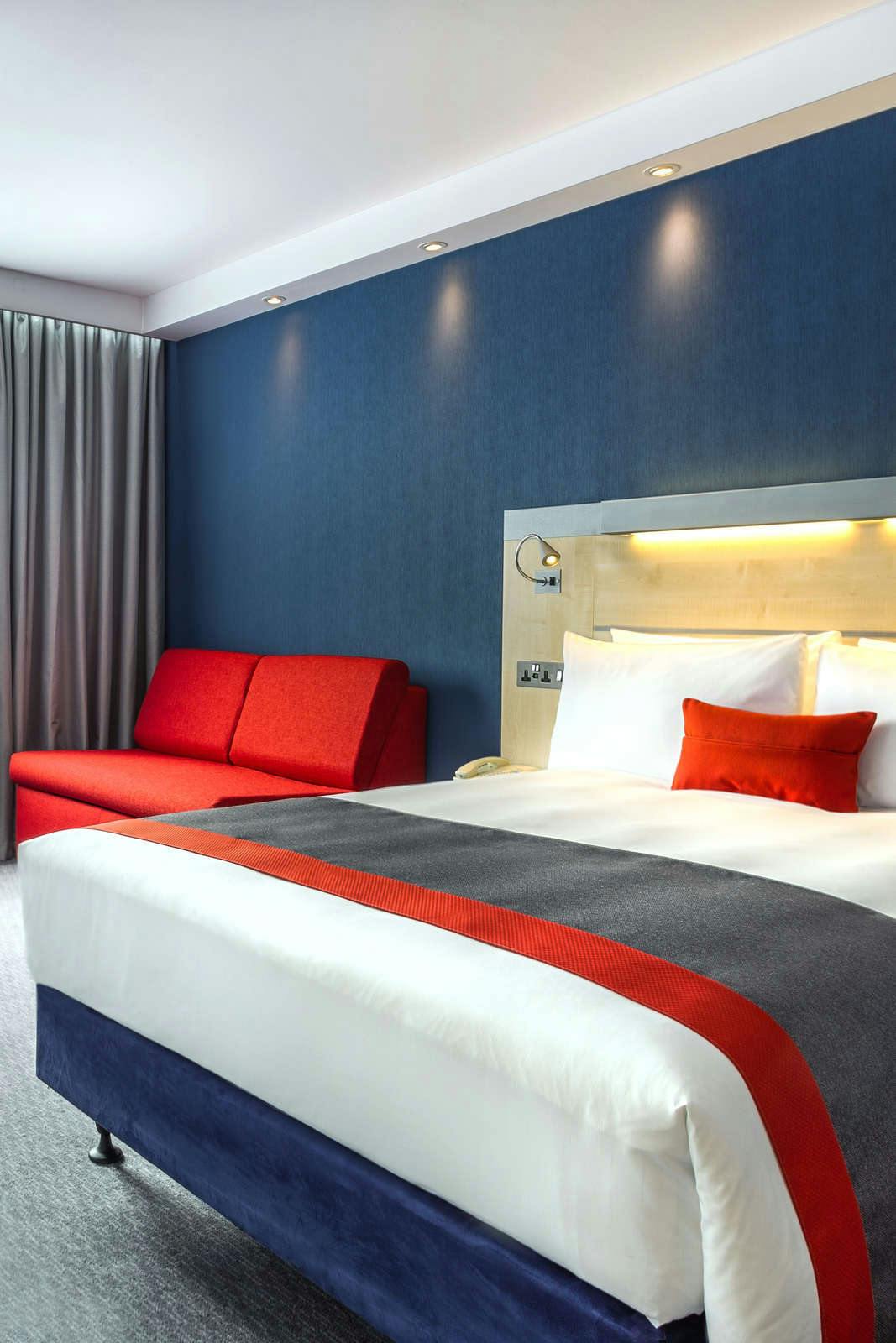 Hotel Holiday Inn Express London Watford Junction photo 2