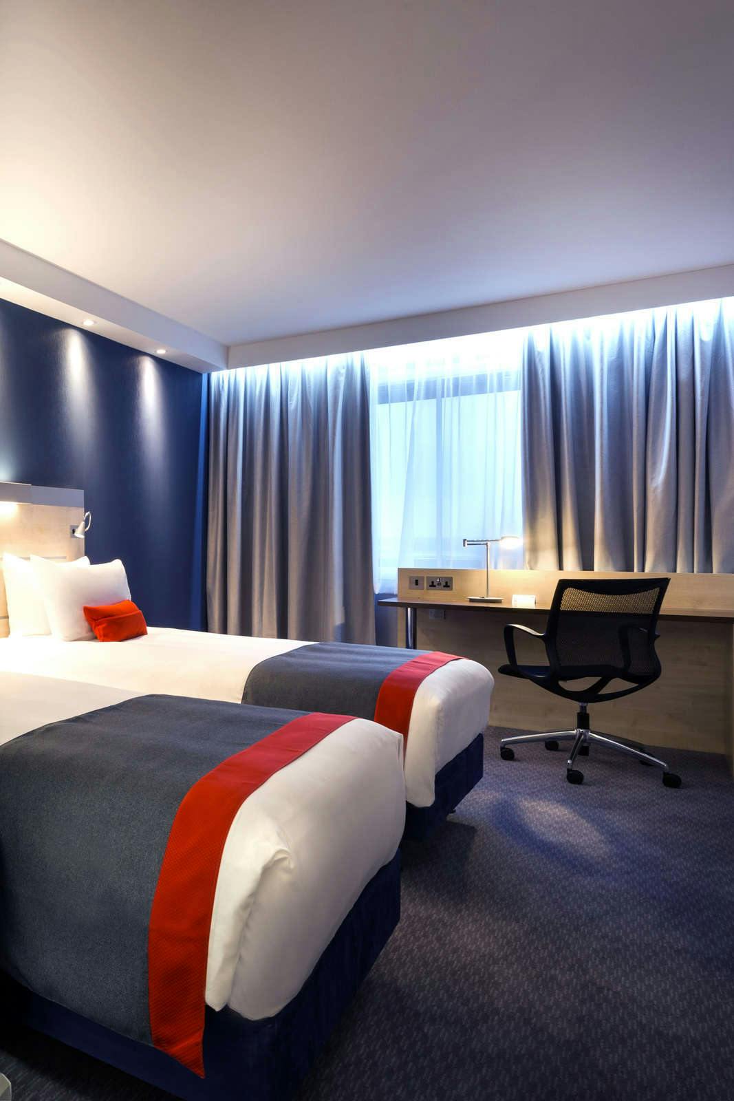 Hotel Holiday Inn Express London Watford Junction photo 3